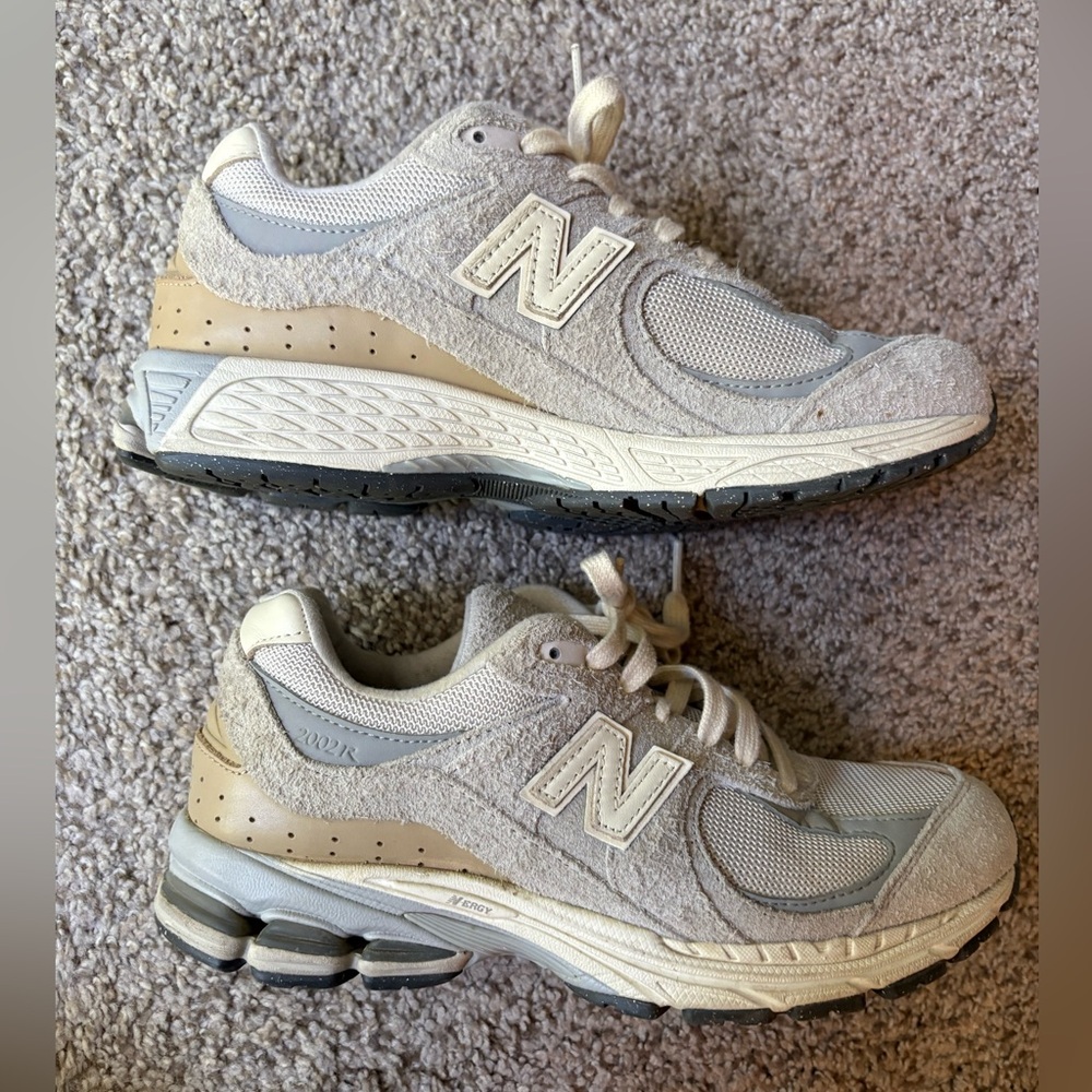 2002R Sneakers